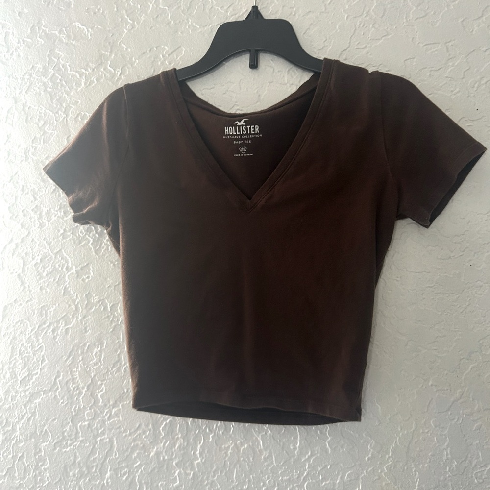 brown hollister xs v-neck
